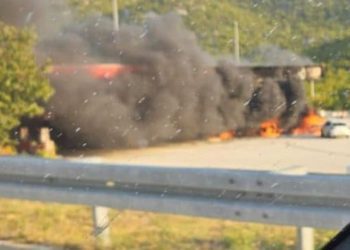 Jedan poginuli u požaru na benzinskoj postaji, troje prevezeno u bolnicu