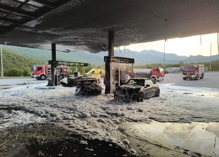Foto: Spaljena benzinska, auti… Jedan mrtav u požaru na A1, jednom se bore za život