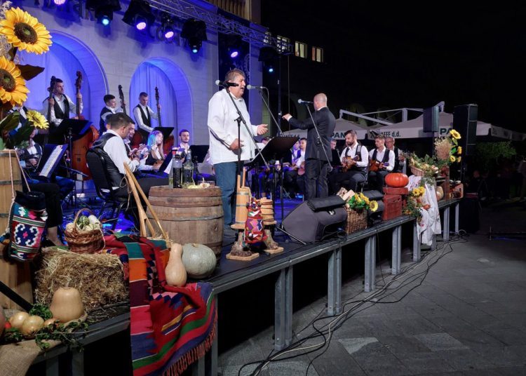 Tamburaški orkestar Mostar poklonio svom gradu ‘koncert za dušu i pamćenje‘