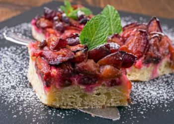 Najjednostavniji jogurt kolač sa šljivama