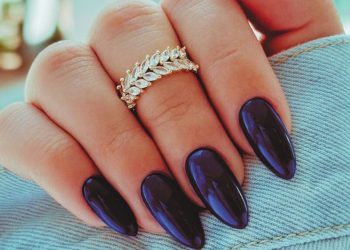 Kažu da je ovo nova crna: Trendi boja noktiju baš je elegantna i paše uz sve