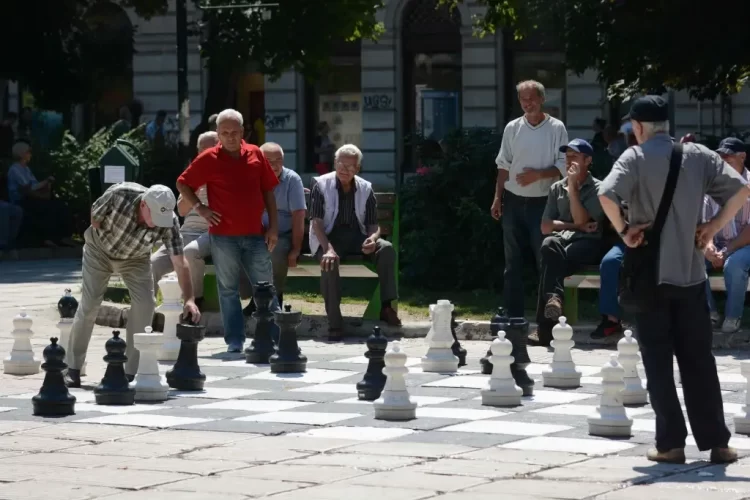 Tko u FBiH može u izuzetnu starosnu prijevremenu mirovinu i da li se u tom slučaju mirovina umanjuje za određeni postotak?