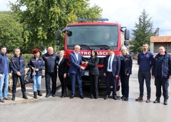 Vlada HNŽ-a Ravnom donirala vatrogasno vozilo