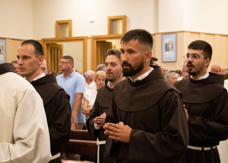Petorica franjevaca Hercegovačke franjevačke provincije položila su u Posušju svoje svečane redovničke zavjete