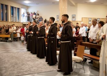 Petorica franjevaca Hercegovačke franjevačke provincije položila su u Posušju svoje svečane redovničke zavjete