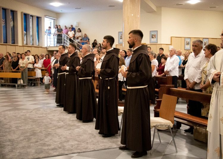 Petorica franjevaca Hercegovačke franjevačke provincije položila su u Posušju svoje svečane redovničke zavjete