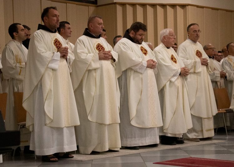 Petorica franjevaca Hercegovačke franjevačke provincije položila su u Posušju svoje svečane redovničke zavjete