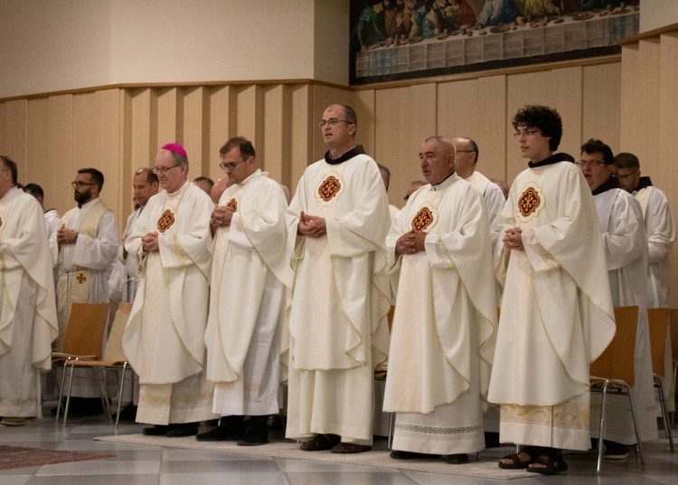 Petorica franjevaca Hercegovačke franjevačke provincije položila su u Posušju svoje svečane redovničke zavjete