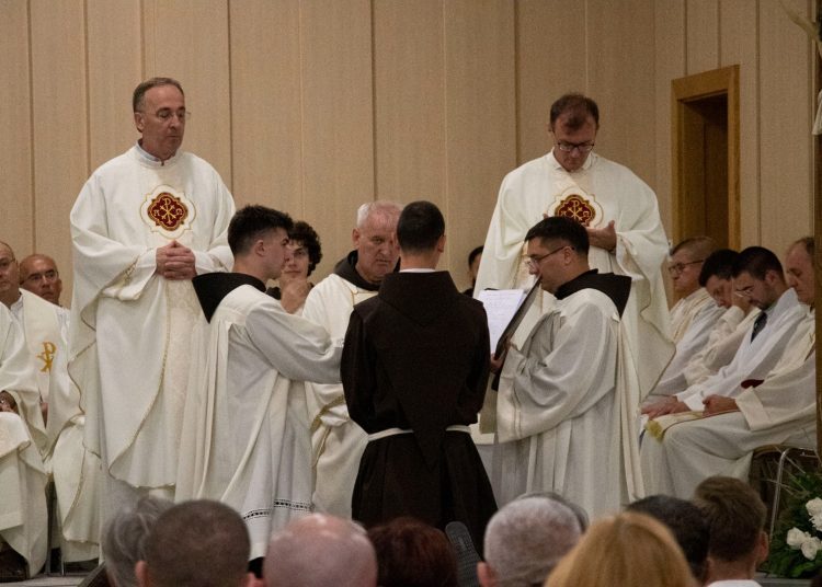 Petorica franjevaca Hercegovačke franjevačke provincije položila su u Posušju svoje svečane redovničke zavjete