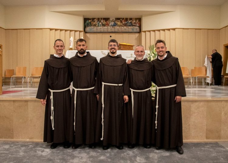 Petorica franjevaca Hercegovačke franjevačke provincije položila su u Posušju svoje svečane redovničke zavjete