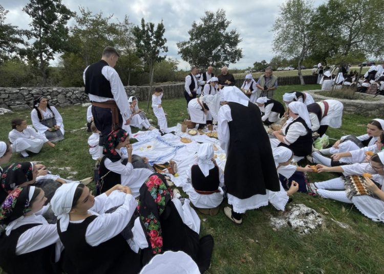 HRT snima dokumentarac o običajima na Misištu na Bilima