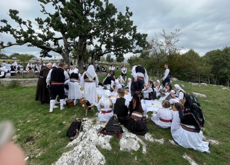 HRT snima dokumentarac o običajima na Misištu na Bilima