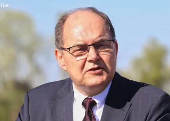 Schmidt u Pragu: Potrebno žurno ubrzati reforme u BiH