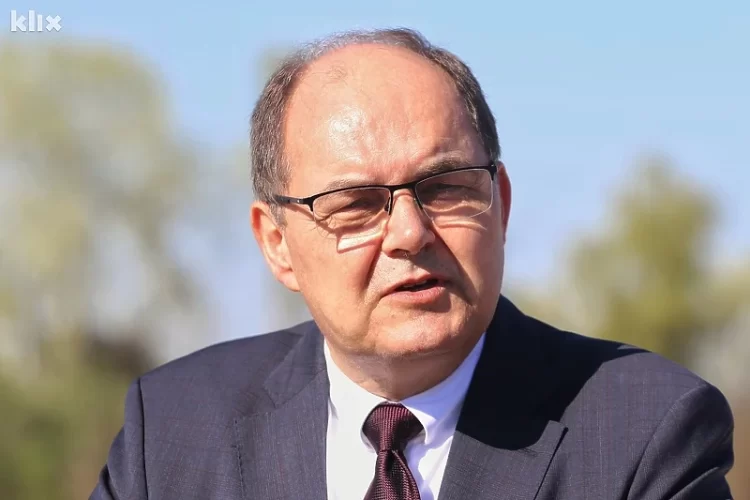 Schmidt u Pragu: Potrebno žurno ubrzati reforme u BiH