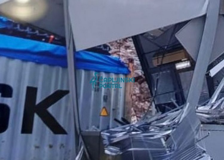 Kamion udario u carinsku kućicu na Bijači i potpuno je uništio