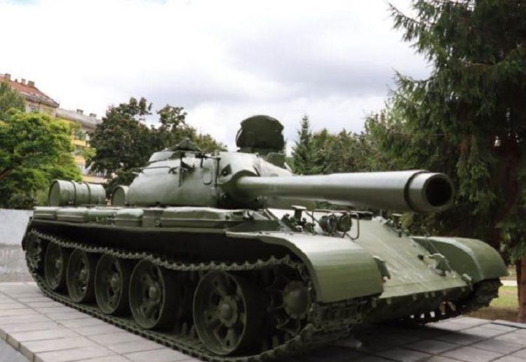 U Sarajevu kao spomenik postavljen zarobljeni tenk JNA