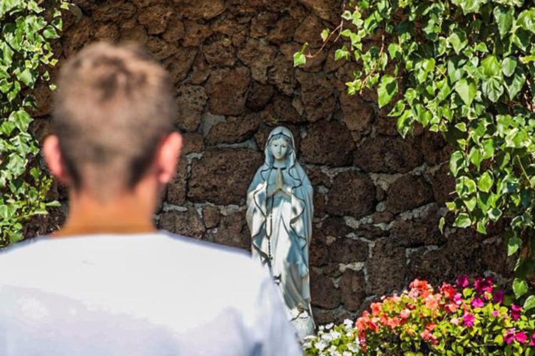 Hrvati slave blagdan Male Gospe