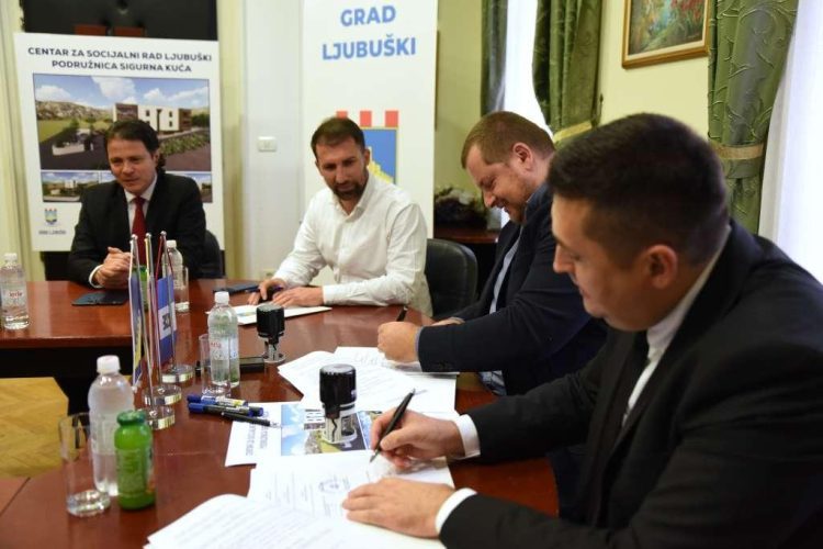 Potpisan ugovor za izgradnju Sigurne kuće u Ljubuškom: Podrška žrtvama nasilja u ŽZH