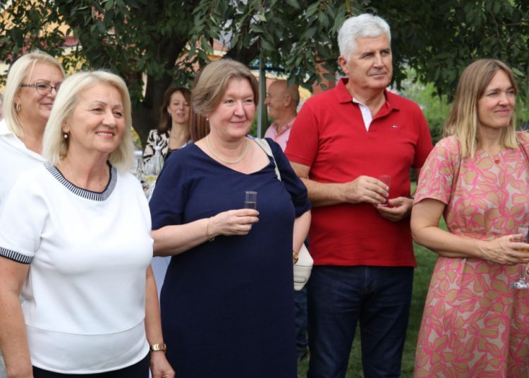 Tradicionalna manifestacija ‘Berba 2024‘ u Mostaru okupila diplomatski zbor i domaće dužnosnike