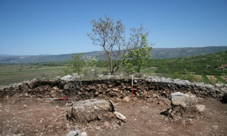 Kod Tomislavgrada bagerom razvalili ostatke ranokršćanske crkve. Tražili su blago