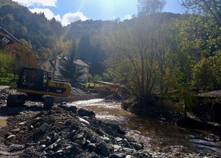 Život u selima kod Fojnice: Mještani, vojnici i volonteri raščišćuju teren