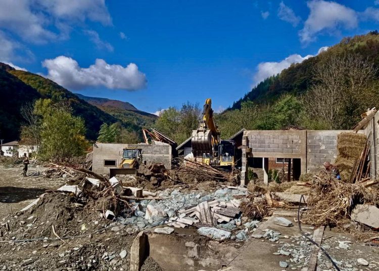 Život u selima kod Fojnice: Mještani, vojnici i volonteri raščišćuju teren