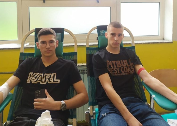 Dobrovoljno darivanje krvi učenika Srednje strukovne škole Široki Brijeg