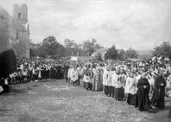 Iz povijesti Širokog Brijega: Postavljanje kamena temeljca franjevačke gimnazije na Širokom Brijegu 4. listopada 1924. godine.