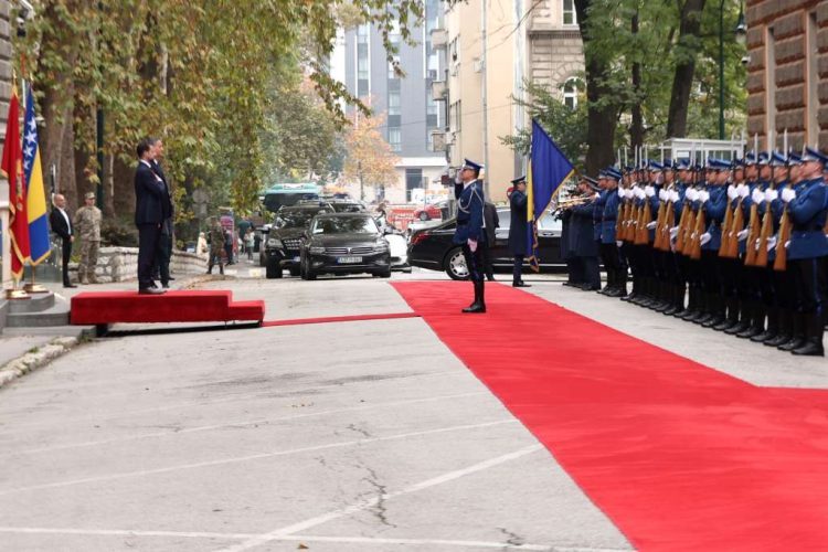 Predsjednik Crne Gore dočekan u Sarajevu uz najviše državne i vojne počasti