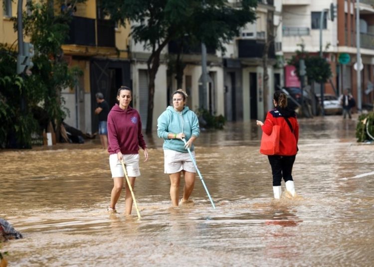 72 osobe mrtve u poplavama u Španjolskoj. Upozorenje u Barceloni: Ne približavajte se obali