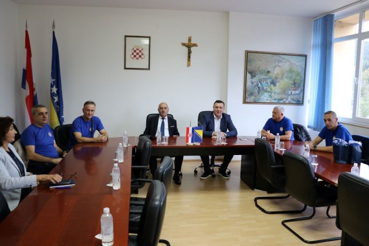 Izaslanstvo Udruge nositelja ratnih odličja HVO-a Herceg Bosne na prijemu kod Čovića i Begića