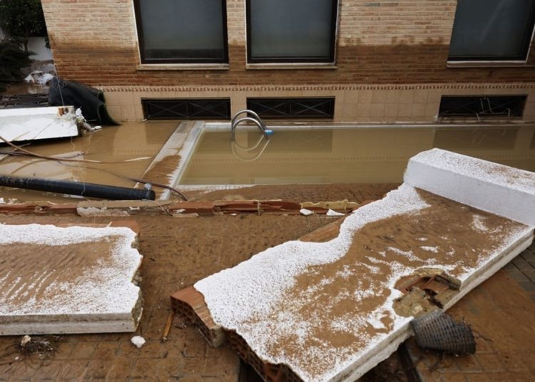 72 osobe mrtve u poplavama u Španjolskoj. Upozorenje u Barceloni: Ne približavajte se obali