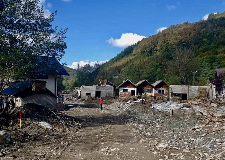 Život u selima kod Fojnice: Mještani, vojnici i volonteri raščišćuju teren