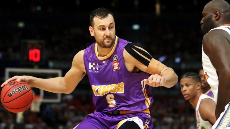 Slavni NBA košarkaš na Facebooku podijelio stihove Thompsonove pjesme, Srbi “neugodno iznenađeni”