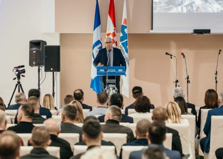 Čović s izaslanstvom sudjelovao na završnom predizbornom skupu HDZ BiH u Širokom Brijegu: “Podržimo snagu naše mladosti”