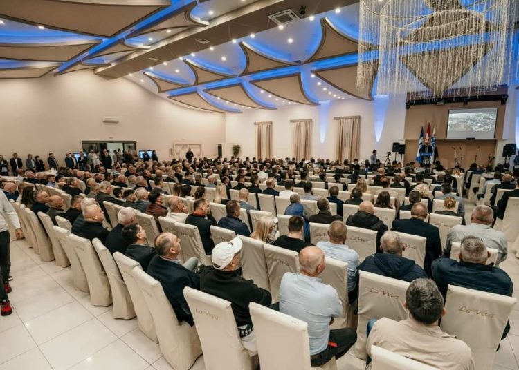 Čović s izaslanstvom sudjelovao na završnom predizbornom skupu HDZ BiH u Širokom Brijegu: “Podržimo snagu naše mladosti”