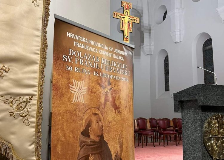 Relikvije svetog Franje u Širokom Brijegu privukle veliki broj vjernika