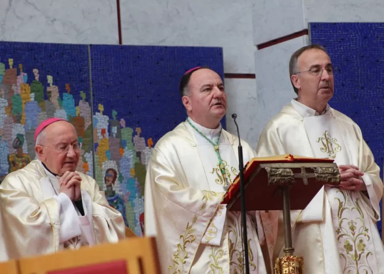 Biskup Petar zaredio petoricu novih đakona