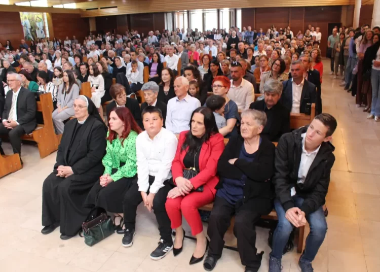 Biskup Petar zaredio petoricu novih đakona