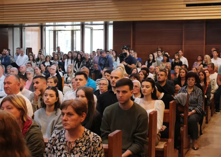 Biskup Petar zaredio petoricu novih đakona