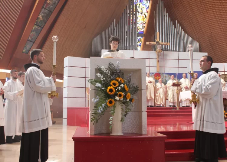 Biskup Petar zaredio petoricu novih đakona