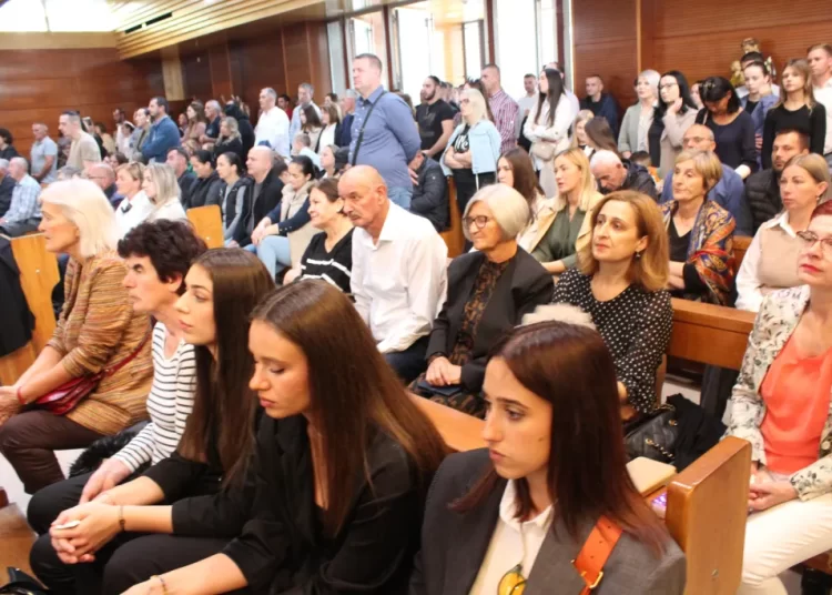 Biskup Petar zaredio petoricu novih đakona