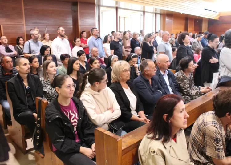 Biskup Petar zaredio petoricu novih đakona