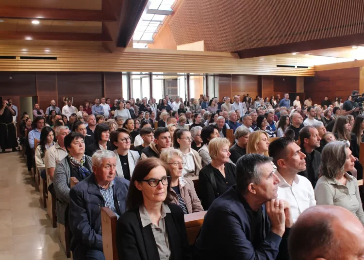 Biskup Petar zaredio petoricu novih đakona