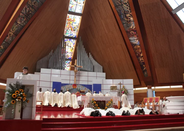 Biskup Petar zaredio petoricu novih đakona