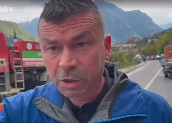 Pripadnik FUCZ-a odgurnuo novinara zbog pitanja zašto nisu pozvali pse tragače