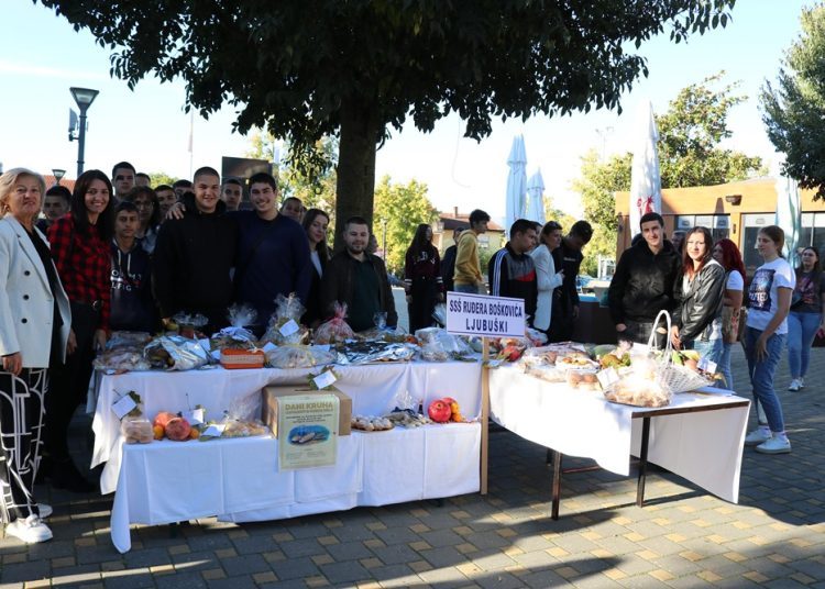 Ljubuški: Učenici sudjelovali na manifestaciji “Dani kruha i zahvalnosti za plodove zemlje”