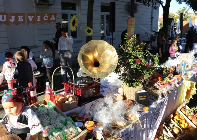 Ljubuški: Učenici sudjelovali na manifestaciji “Dani kruha i zahvalnosti za plodove zemlje”