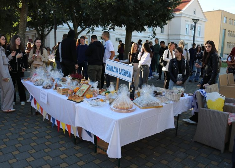 Ljubuški: Učenici sudjelovali na manifestaciji “Dani kruha i zahvalnosti za plodove zemlje”