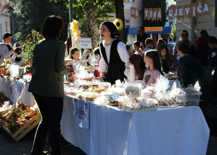 Ljubuški: Učenici sudjelovali na manifestaciji “Dani kruha i zahvalnosti za plodove zemlje”